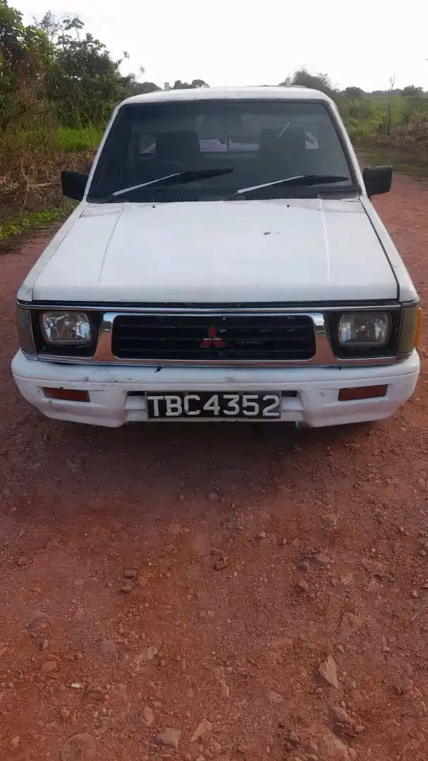 1989 mitsubishi l200