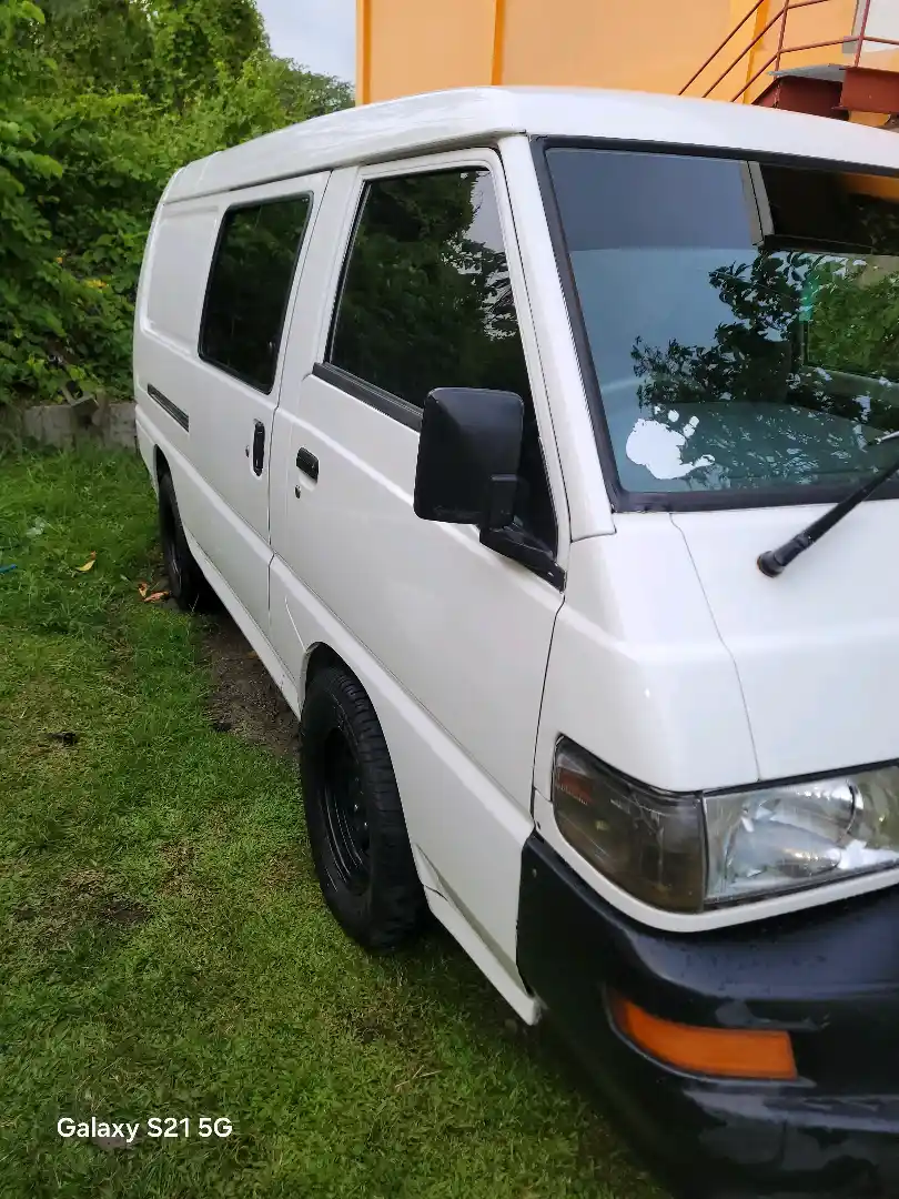 2015 mitsubishi l300