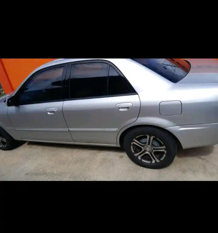 2002 mazda 323 bj