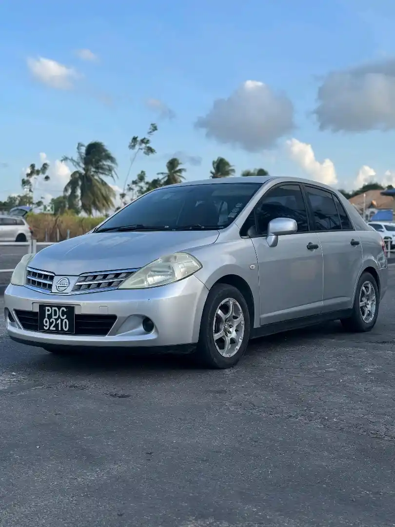 2014 nissan tiida