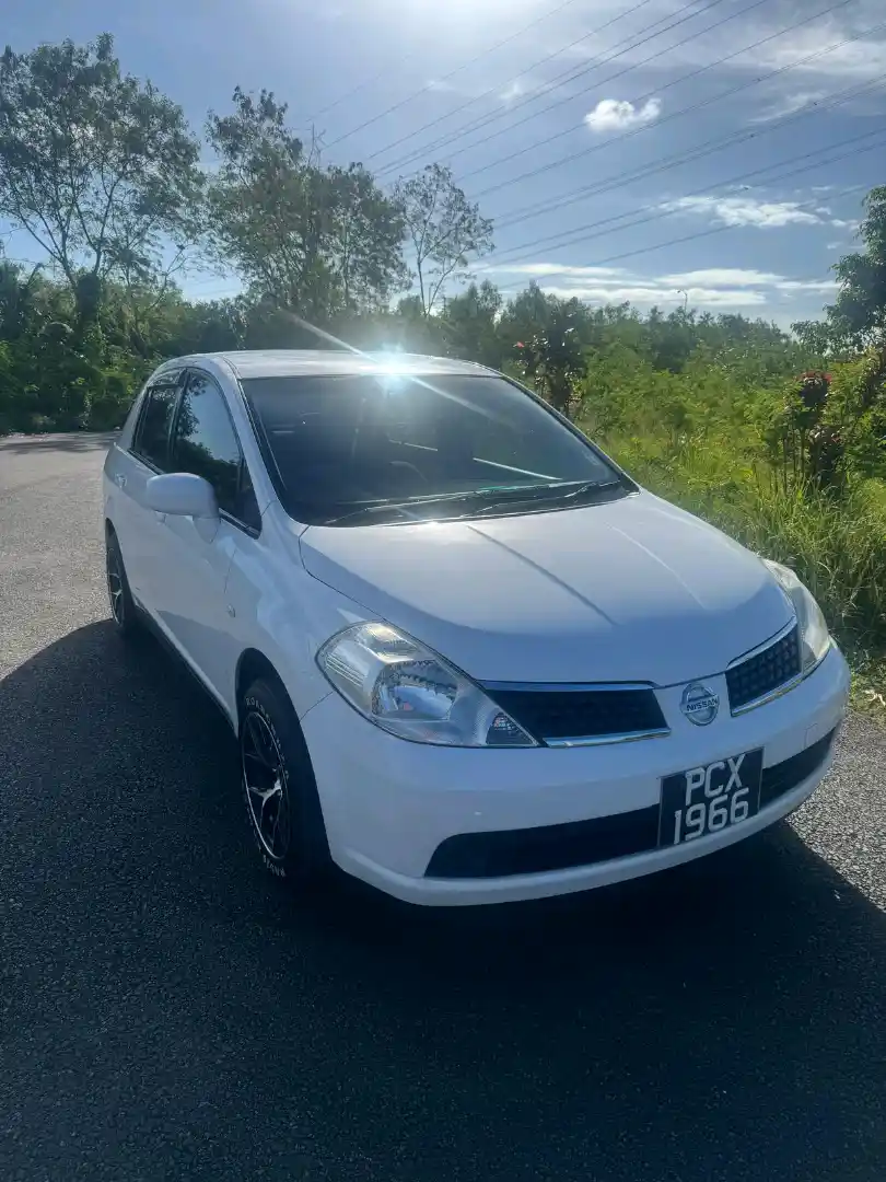2012 nissan tiida