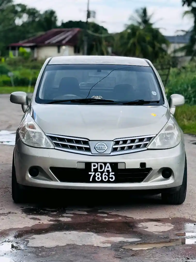 2013 nissan tiida