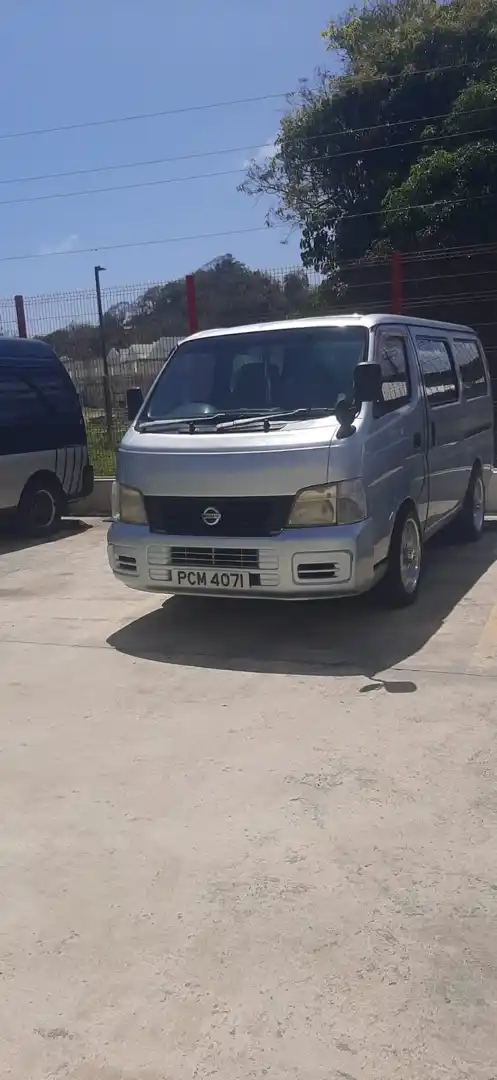 2004 nissan e25