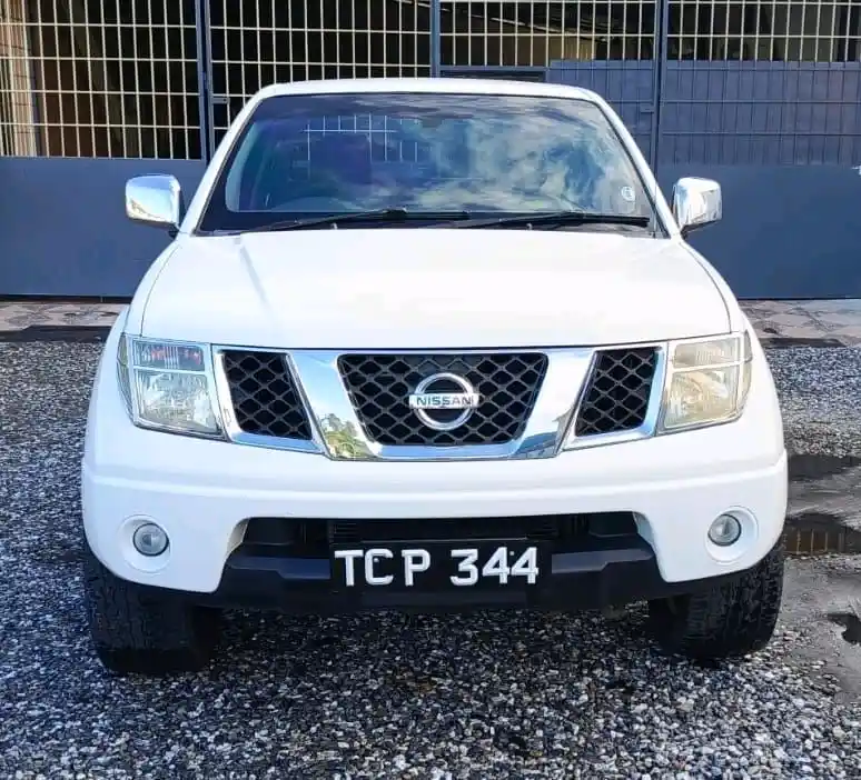 2010 nissan navara